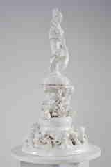 leda (p7-2009) · 2009 · ceramic, white glazing · h 70 cm x Ø 43 cm · photo: ludger paffrath