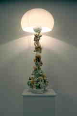 untitled (P8-2009/11) · 2011 · ceramic, kiln-fired, glazed, underglaze painting, hand-blown lampshade, glass · h 85 cm · photo: caro suerkemper