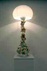 Untitled (P8-2009/11) · 2011 · ceramic, kiln-fired, glazed, underglaze painting, hand-blown lampshade, glass · h 85 cm · photo: Caro Suerkemper