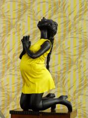 praying woman · 2006 · cast bronze · silk dress · h 44 cm · photo: axel schneider