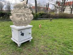 Augmented reality installation · an enlarged bedside cabinet made from concrete, containing a virtual mirage · Brunnenplatz Berlin-Wedding · 2022