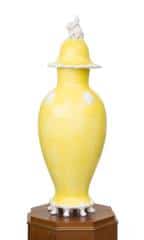 Drachenvase [Dragon Vase] · 2019 · Ceramic · 127 x Ø44 cm · photo: Michael Ehritt
